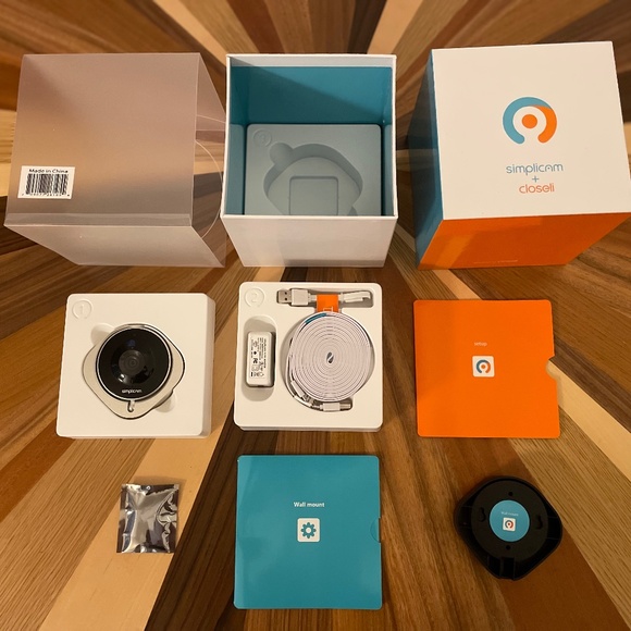 1 SimpliCam + Powered By Closeli Indoor HD Wi-Fi Security Camera, Retail: $150 - Picture 2 of 8